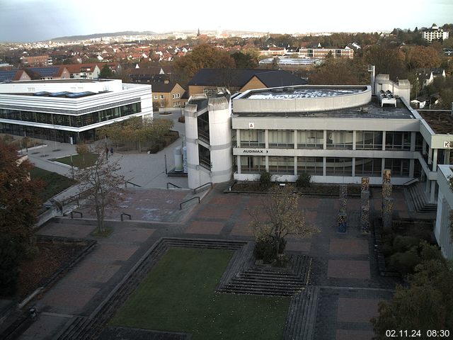 Foto der Webcam: Verwaltungsgebäude, Innenhof mit Audimax, Hörsaal-Gebäude 1