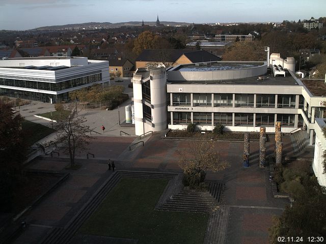 Foto der Webcam: Verwaltungsgebäude, Innenhof mit Audimax, Hörsaal-Gebäude 1