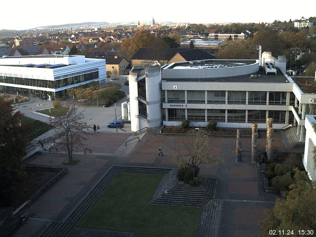 Foto der Webcam: Verwaltungsgebäude, Innenhof mit Audimax, Hörsaal-Gebäude 1