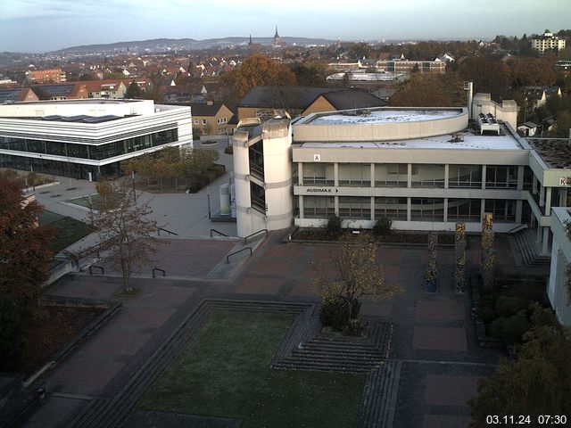 Foto der Webcam: Verwaltungsgebäude, Innenhof mit Audimax, Hörsaal-Gebäude 1