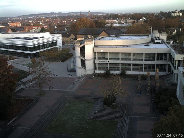 Foto der Webcam: Verwaltungsgebäude, Innenhof mit Audimax, Hörsaal-Gebäude 1