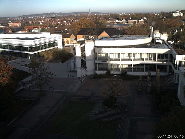 Foto der Webcam: Verwaltungsgebäude, Innenhof mit Audimax, Hörsaal-Gebäude 1