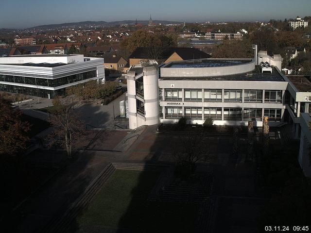 Foto der Webcam: Verwaltungsgebäude, Innenhof mit Audimax, Hörsaal-Gebäude 1