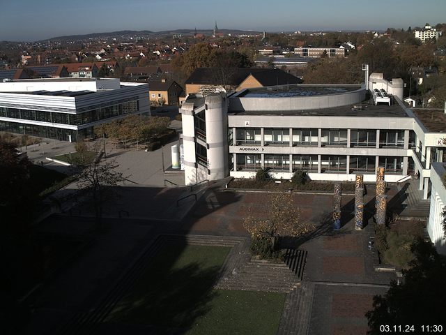 Foto der Webcam: Verwaltungsgebäude, Innenhof mit Audimax, Hörsaal-Gebäude 1