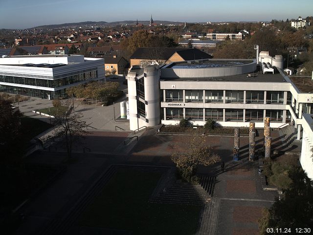 Foto der Webcam: Verwaltungsgebäude, Innenhof mit Audimax, Hörsaal-Gebäude 1