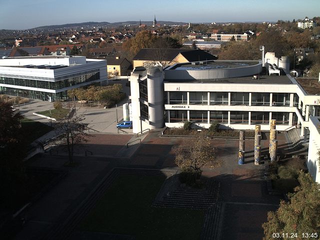 Foto der Webcam: Verwaltungsgebäude, Innenhof mit Audimax, Hörsaal-Gebäude 1