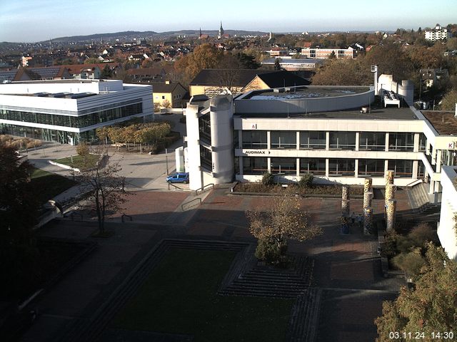 Foto der Webcam: Verwaltungsgebäude, Innenhof mit Audimax, Hörsaal-Gebäude 1