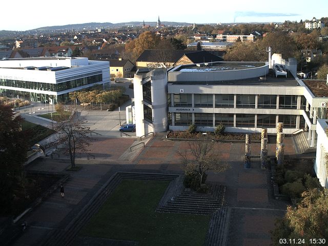 Foto der Webcam: Verwaltungsgebäude, Innenhof mit Audimax, Hörsaal-Gebäude 1