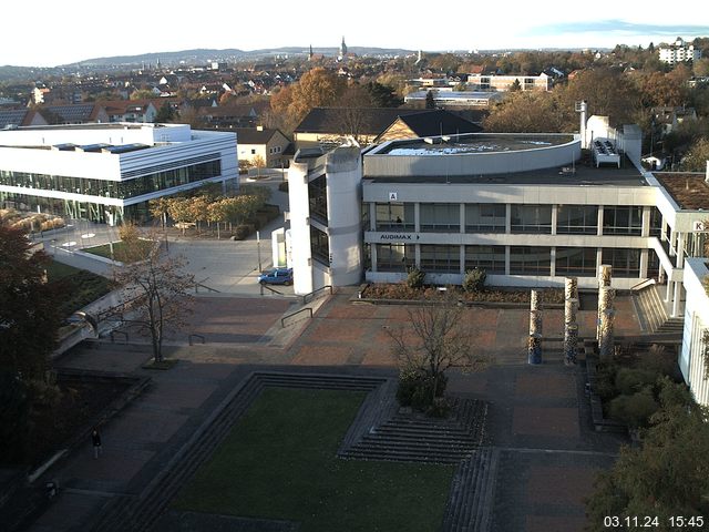 Foto der Webcam: Verwaltungsgebäude, Innenhof mit Audimax, Hörsaal-Gebäude 1