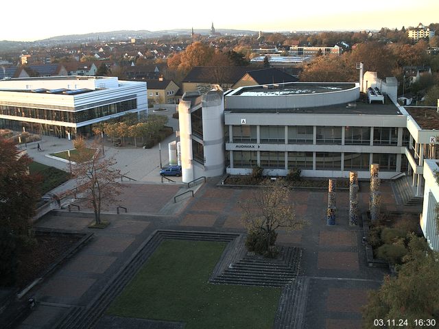 Foto der Webcam: Verwaltungsgebäude, Innenhof mit Audimax, Hörsaal-Gebäude 1