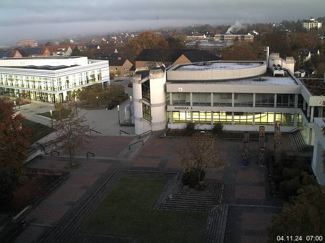 Foto der Webcam: Verwaltungsgebäude, Innenhof mit Audimax, Hörsaal-Gebäude 1