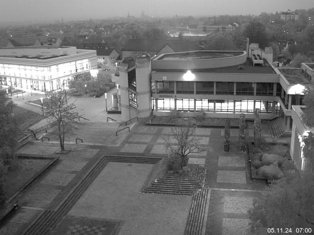 Foto der Webcam: Verwaltungsgebäude, Innenhof mit Audimax, Hörsaal-Gebäude 1