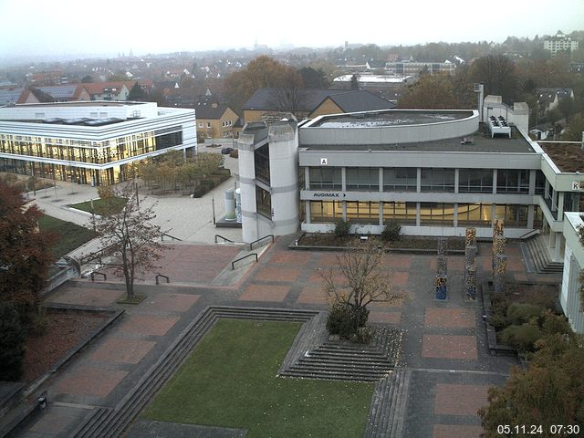 Foto der Webcam: Verwaltungsgebäude, Innenhof mit Audimax, Hörsaal-Gebäude 1