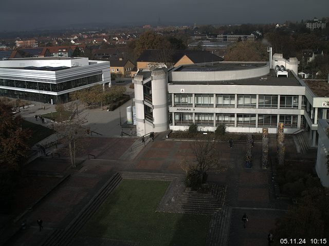 Foto der Webcam: Verwaltungsgebäude, Innenhof mit Audimax, Hörsaal-Gebäude 1