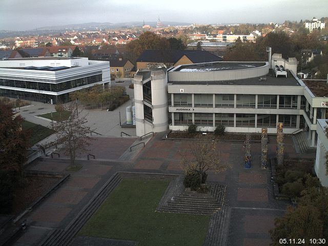 Foto der Webcam: Verwaltungsgebäude, Innenhof mit Audimax, Hörsaal-Gebäude 1