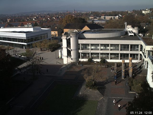 Foto der Webcam: Verwaltungsgebäude, Innenhof mit Audimax, Hörsaal-Gebäude 1