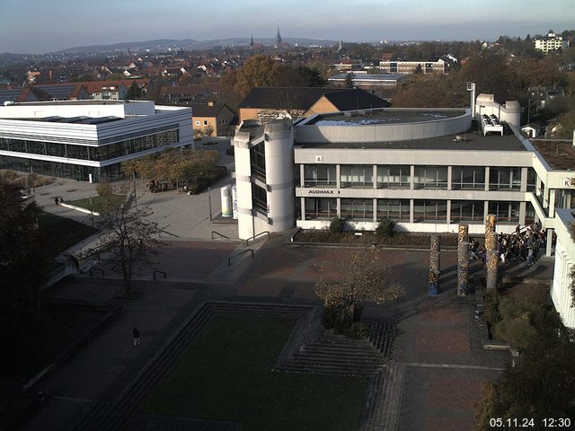 Foto der Webcam: Verwaltungsgebäude, Innenhof mit Audimax, Hörsaal-Gebäude 1