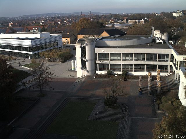 Foto der Webcam: Verwaltungsgebäude, Innenhof mit Audimax, Hörsaal-Gebäude 1