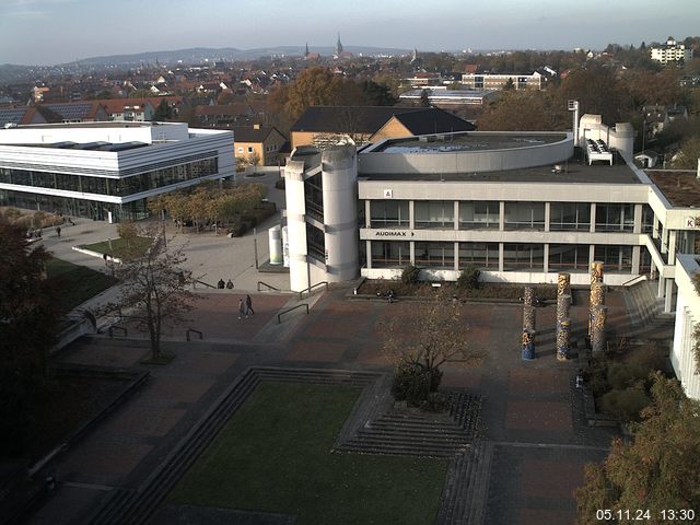 Foto der Webcam: Verwaltungsgebäude, Innenhof mit Audimax, Hörsaal-Gebäude 1