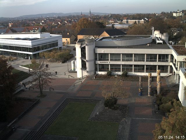 Foto der Webcam: Verwaltungsgebäude, Innenhof mit Audimax, Hörsaal-Gebäude 1