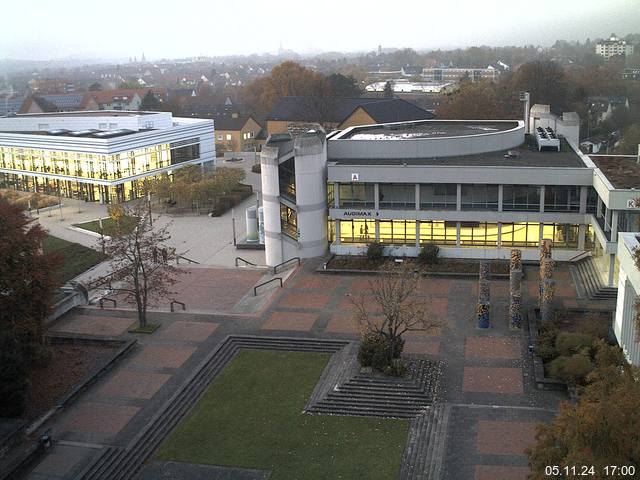 Foto der Webcam: Verwaltungsgebäude, Innenhof mit Audimax, Hörsaal-Gebäude 1