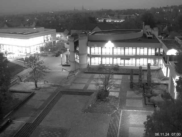 Foto der Webcam: Verwaltungsgebäude, Innenhof mit Audimax, Hörsaal-Gebäude 1