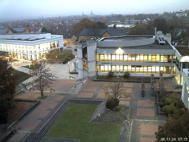 Foto der Webcam: Verwaltungsgebäude, Innenhof mit Audimax, Hörsaal-Gebäude 1