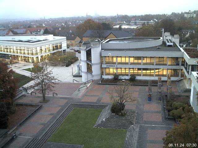 Foto der Webcam: Verwaltungsgebäude, Innenhof mit Audimax, Hörsaal-Gebäude 1