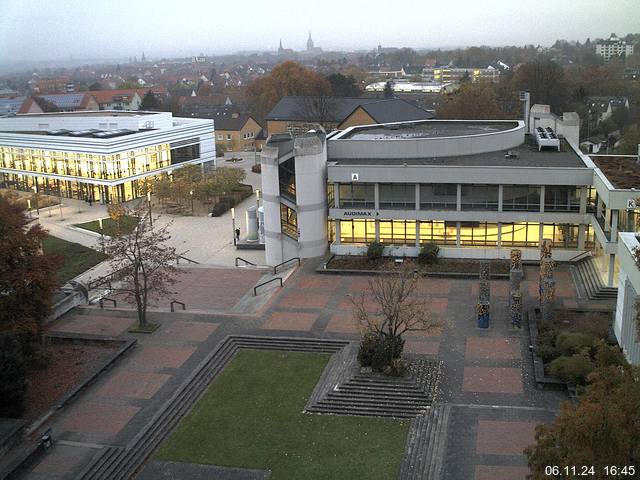 Foto der Webcam: Verwaltungsgebäude, Innenhof mit Audimax, Hörsaal-Gebäude 1