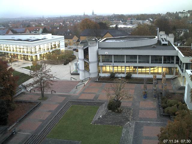 Foto der Webcam: Verwaltungsgebäude, Innenhof mit Audimax, Hörsaal-Gebäude 1