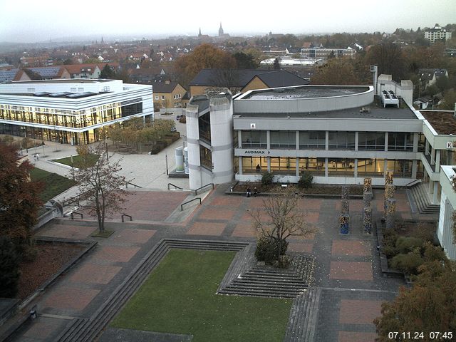 Foto der Webcam: Verwaltungsgebäude, Innenhof mit Audimax, Hörsaal-Gebäude 1