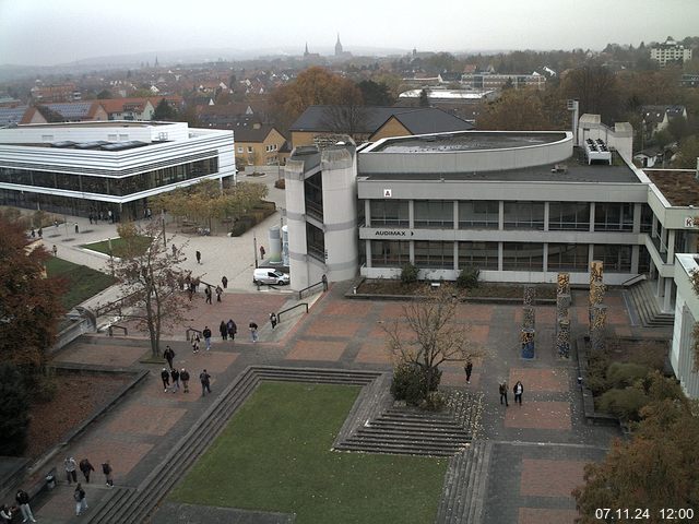 Foto der Webcam: Verwaltungsgebäude, Innenhof mit Audimax, Hörsaal-Gebäude 1