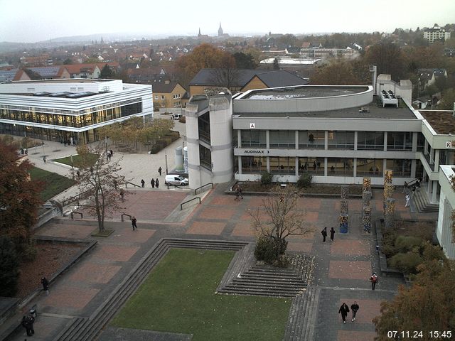 Foto der Webcam: Verwaltungsgebäude, Innenhof mit Audimax, Hörsaal-Gebäude 1