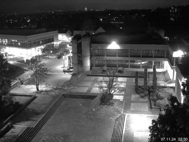 Foto der Webcam: Verwaltungsgebäude, Innenhof mit Audimax, Hörsaal-Gebäude 1