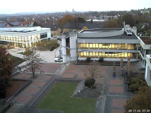 Foto der Webcam: Verwaltungsgebäude, Innenhof mit Audimax, Hörsaal-Gebäude 1