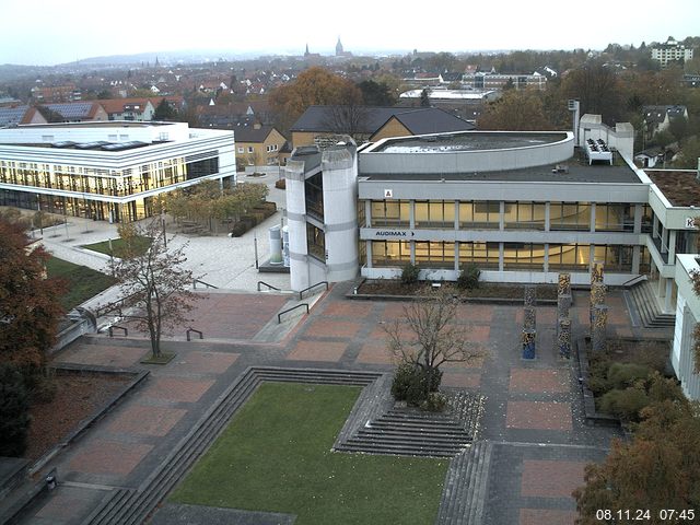 Foto der Webcam: Verwaltungsgebäude, Innenhof mit Audimax, Hörsaal-Gebäude 1