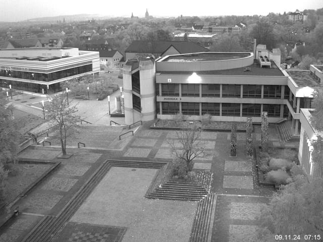 Foto der Webcam: Verwaltungsgebäude, Innenhof mit Audimax, Hörsaal-Gebäude 1