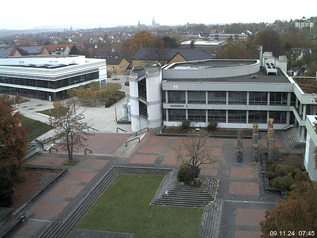 Foto der Webcam: Verwaltungsgebäude, Innenhof mit Audimax, Hörsaal-Gebäude 1