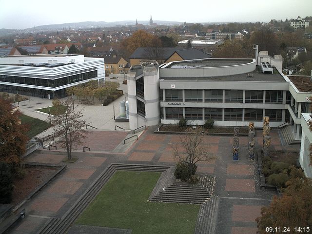 Foto der Webcam: Verwaltungsgebäude, Innenhof mit Audimax, Hörsaal-Gebäude 1