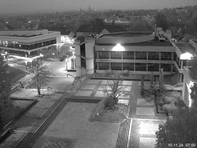 Foto der Webcam: Verwaltungsgebäude, Innenhof mit Audimax, Hörsaal-Gebäude 1