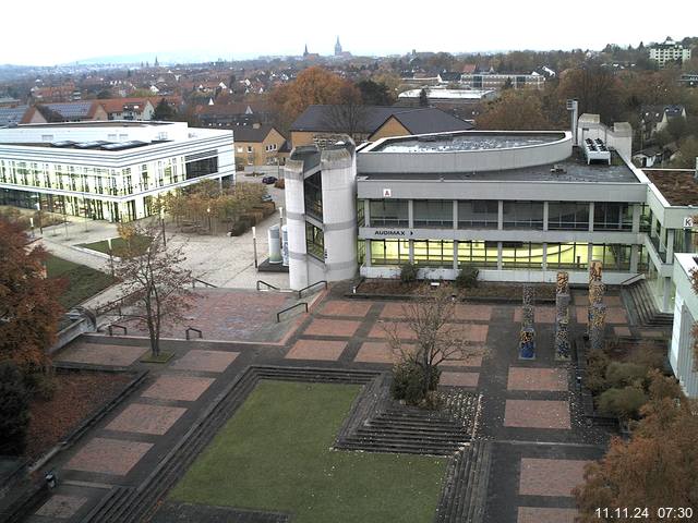 Foto der Webcam: Verwaltungsgebäude, Innenhof mit Audimax, Hörsaal-Gebäude 1