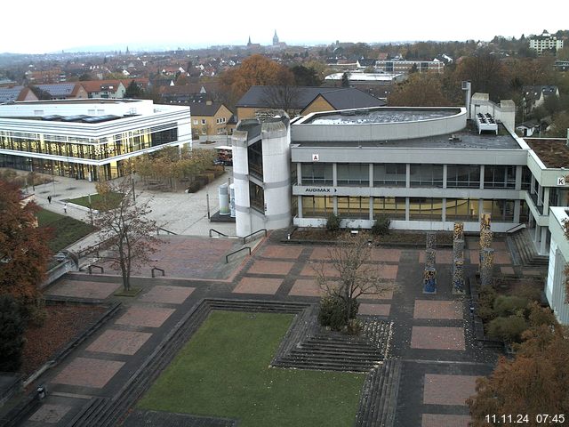 Foto der Webcam: Verwaltungsgebäude, Innenhof mit Audimax, Hörsaal-Gebäude 1