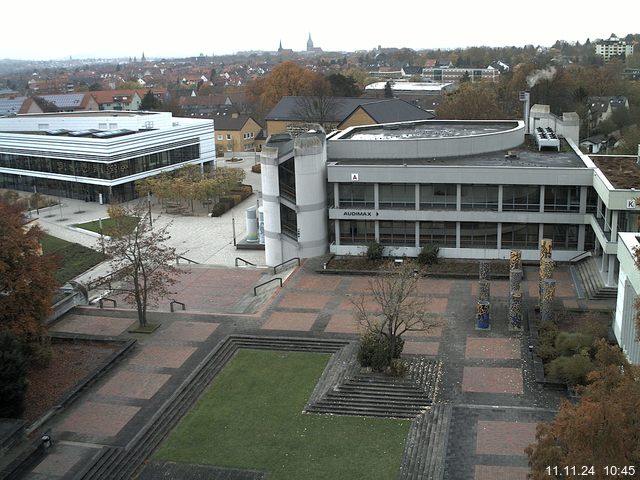 Foto der Webcam: Verwaltungsgebäude, Innenhof mit Audimax, Hörsaal-Gebäude 1