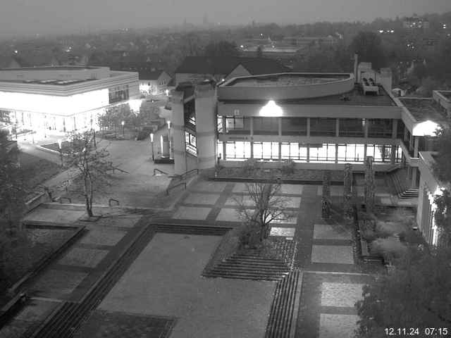 Foto der Webcam: Verwaltungsgebäude, Innenhof mit Audimax, Hörsaal-Gebäude 1