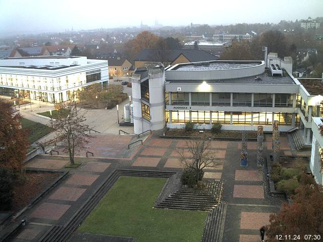 Foto der Webcam: Verwaltungsgebäude, Innenhof mit Audimax, Hörsaal-Gebäude 1