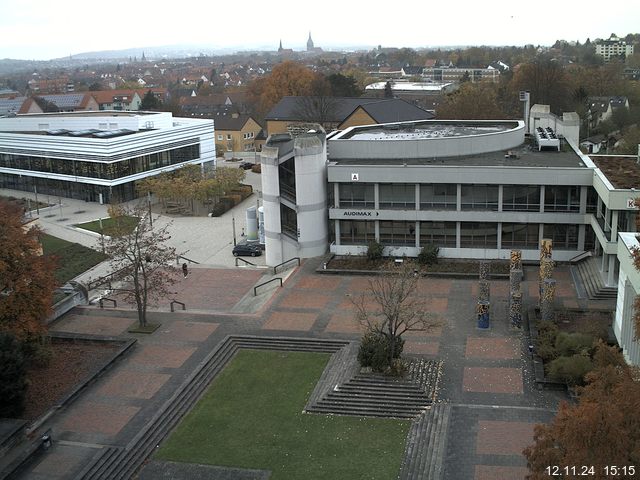 Foto der Webcam: Verwaltungsgebäude, Innenhof mit Audimax, Hörsaal-Gebäude 1