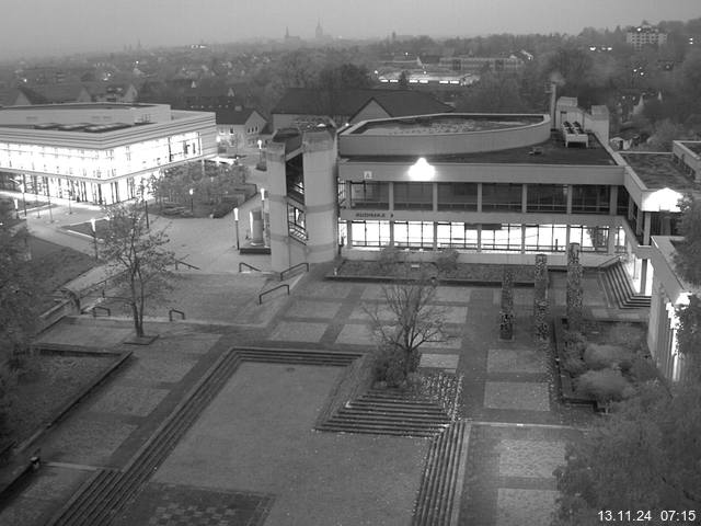 Foto der Webcam: Verwaltungsgebäude, Innenhof mit Audimax, Hörsaal-Gebäude 1