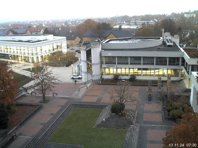 Foto der Webcam: Verwaltungsgebäude, Innenhof mit Audimax, Hörsaal-Gebäude 1