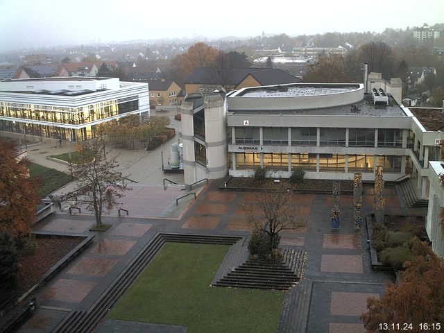 Foto der Webcam: Verwaltungsgebäude, Innenhof mit Audimax, Hörsaal-Gebäude 1