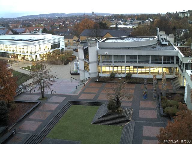 Foto der Webcam: Verwaltungsgebäude, Innenhof mit Audimax, Hörsaal-Gebäude 1